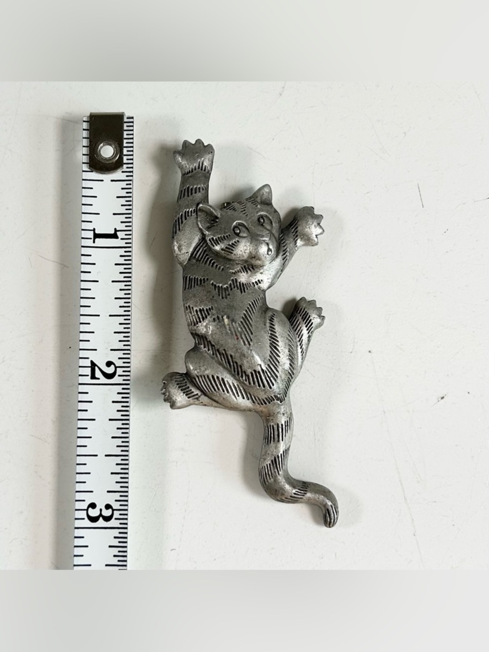 Jonette Jewelry Climbing Cat Brooch Pin 1988